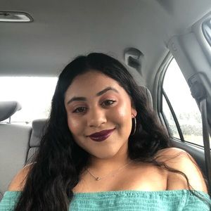 Meet your Posher, Emerie